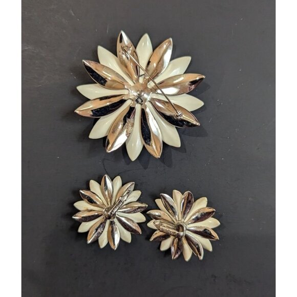 Vintage Sarah Coventry Gold Tone & White Enamel Daisy Pin Brooch &  Earring Set - Picture 6 of 7